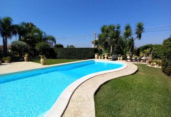 Villa Cristina has Balcony rooms