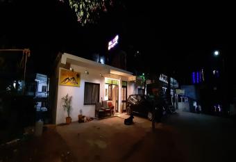 Hill Side Cottage allows 18 year olds to book a room