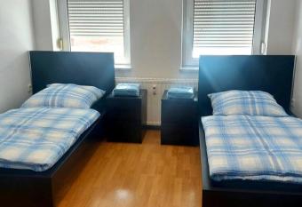 Unterkunft f  r 10 Personen allows 18 year olds to book a room