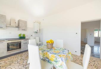 barby Garden - 15 min da Venezia VE has Balcony rooms