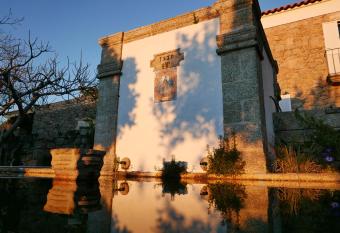 Casa do Meio em Quinta de S  o Pedro de Vir-a-Cor  a allows 18 year olds to book a room