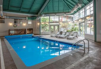 Gibsons Garden Hotel has Balcony rooms