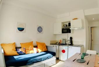 Appartement    30 minutes de Disney et de Paris has Balcony rooms