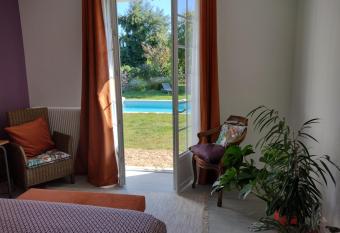 Le Ch  ne Olivet allows 18 year olds to book a room