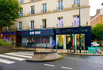 Belle Paris has Balcony rooms