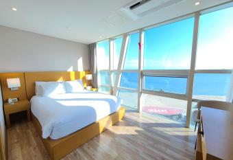 MS Hotel Haeundae allows 18 year olds to book a room