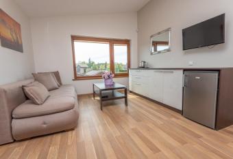 Pauk    i   Tako Sve  i   Namai has Balcony rooms