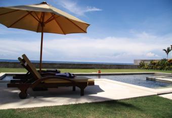 The Beach Front Villas - North Bali allows 18 year olds to book a room