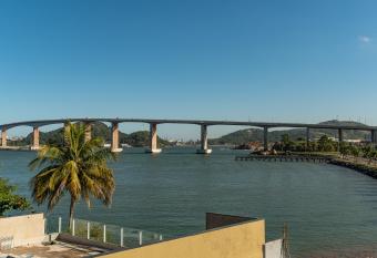 Casa 4 Su  tes - Ilha do Boi has rooms with a private hot tub