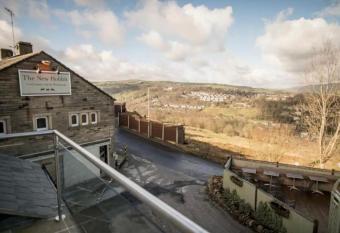 The New Hobbit Hotel Rooms has Balcony rooms