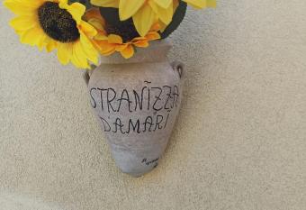 Stranizza D amari has Balcony rooms