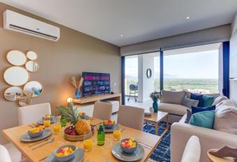 Aria 912 Del Mar has Balcony rooms