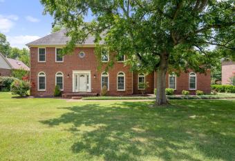 Southern Hospitality 5BR Home in Charming Murfreesboro allows 18 year olds to book a room