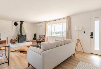 Dreamy Desert Oasis has rooms with a private hot tub