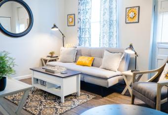 2 Bedroom Getaway in Great Area has Balcony rooms