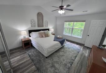 Springhurst Serenity Fresh 4br Getaway allows 18 year olds to book a room