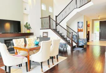 Derbyshire House has rooms with a private hot tub