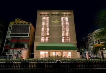 Lemon Tree Hotel, Rajkot has Balcony rooms