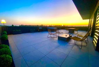 Saint Remy de Provence Roof top avec jacuzzi has Balcony rooms