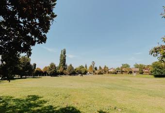 Quinta Do Padrao allows 18 year olds to book a room