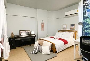 Tower Resident in the Heart of Bangkok Shopping Center has Balcony rooms