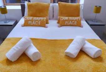 Esannah Properties has Balcony rooms