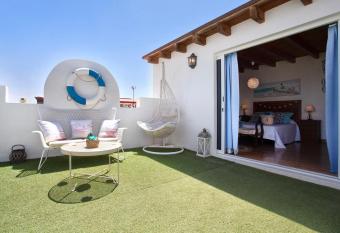 Vista Tost  n has Balcony rooms