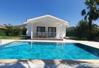 Villa G  nay has Balcony rooms