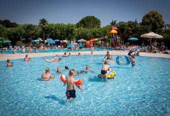 Camping Fossalta allows 18 year olds to book a room