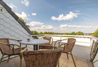 Heimathafen Solit  de - FoerdeBlick - komfortable Wohnung mit Balkon und Meerblick mit 3 Schlafzimmern allows 18 year olds to book a room