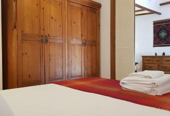 Posada Alpujarra Sol allows 18 year olds to book a room