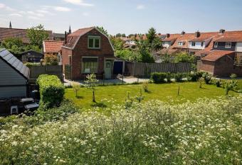 Cottage Mies. Peace and quiet at the beach. has Balcony rooms