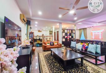 JB Town Villa by JBcity Home has rooms with a private hot tub