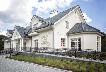 Dworek nad Rozlewiskiem has Balcony rooms