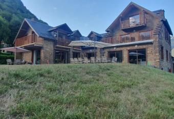 Maison de la Lionne-grand gite has Balcony rooms