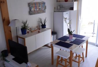 Le P  lican g  te has Balcony rooms