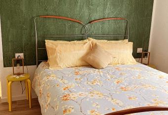 L angolo di Luna allows 18 year olds to book a room