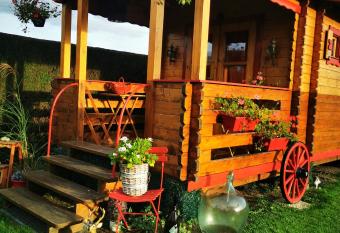 Roulotte la passe pierre has Balcony rooms