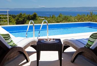 Holiday Homes Oliva has Balcony rooms