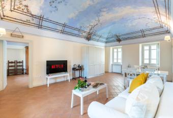 Borgo Alfieri - Elegant suites with stunning view has Balcony rooms