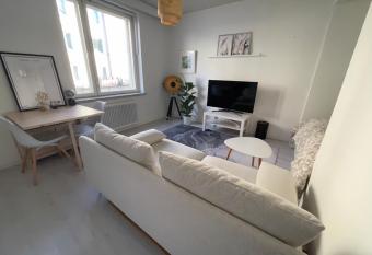 Ihana yksi   Turun keskustassa allows 18 year olds to book a room