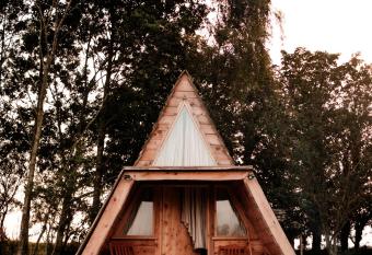 Pattys Barn Holiday Cottages, Cabins and Venue Hire has rooms with a private hot tub