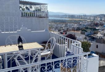 La Noura 3 floors Riad with sea view in the Medina allows 18 year olds to book a room