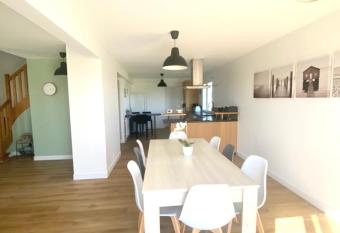 TY LOC POULFOEN has Balcony rooms