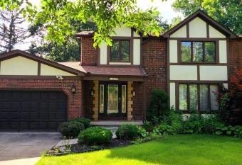 Beautiful cozy home Buffalo Niagara Falls allows 18 year olds to book a room