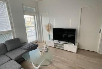 Location courte dur  e, jolie appartement lumineux has Balcony rooms