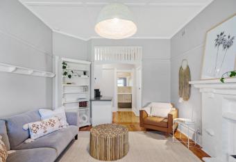 THE OSLO on Broadway Villa 2 has Balcony rooms