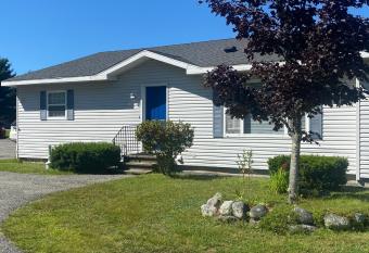 Acadia Village Resort has rooms with a private hot tub