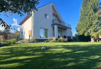 Neon Apartman Csopak allows 18 year olds to book a room