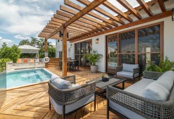 Conchshell Cottage at Mahogany Bay has Balcony rooms